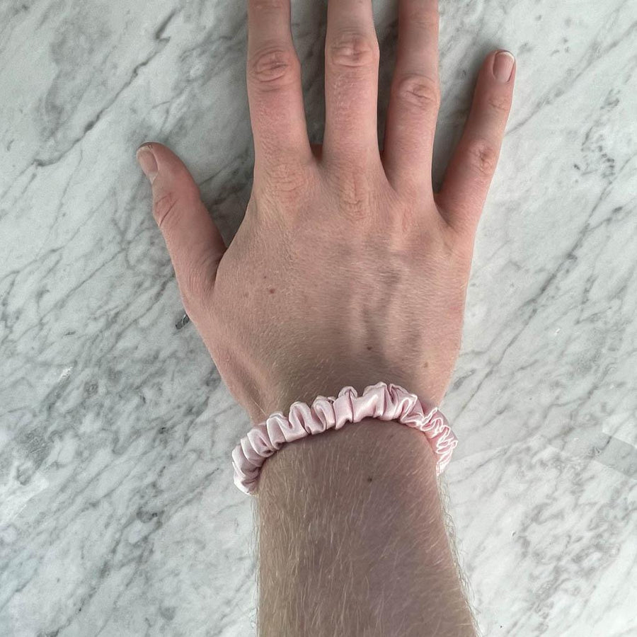 DREAMSILK Pink Skinny Silk Scrunchie