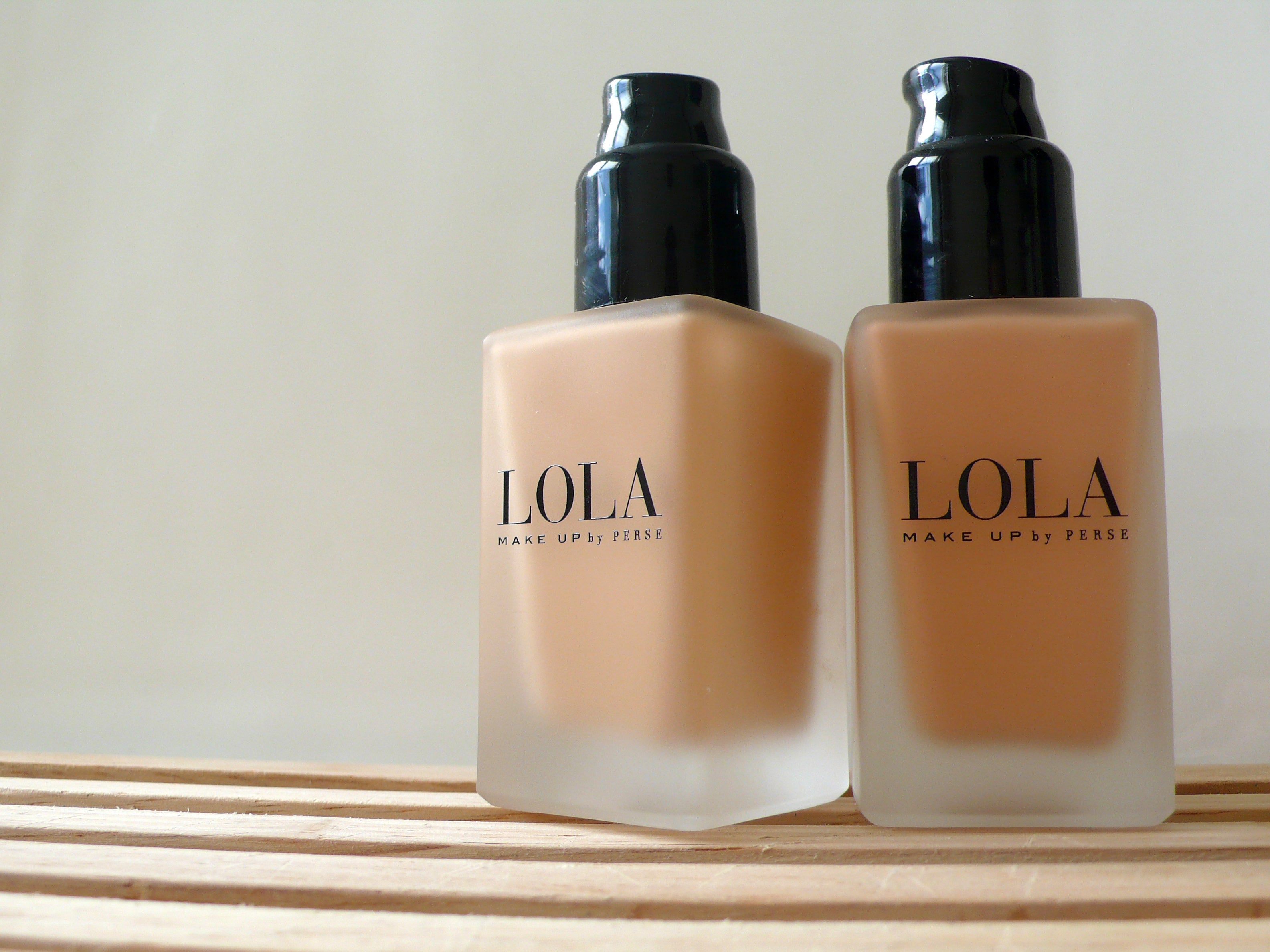 LOLA Balancing Oil-Free Liquid Foundation SPF 15
