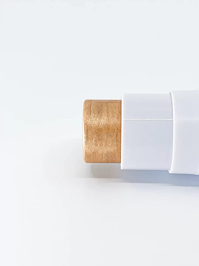 BeePro Self-Setting Creamy Highlighter Stick with Built-In Brush